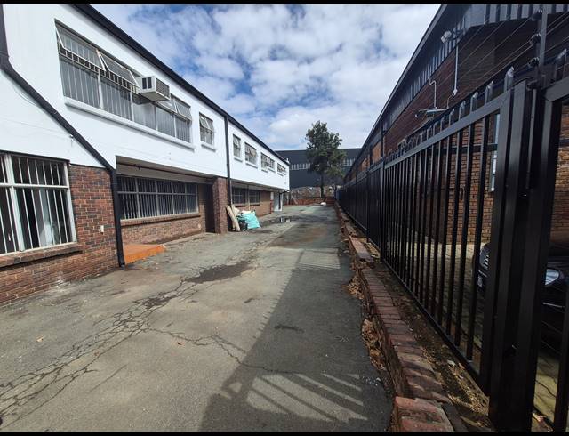 1,450M² WAREHOUSE FOR SALE IN DENVER